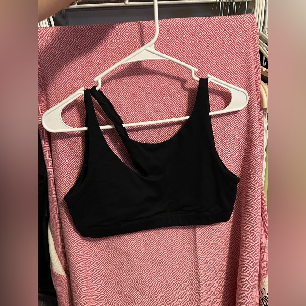 strappy alo sports bra